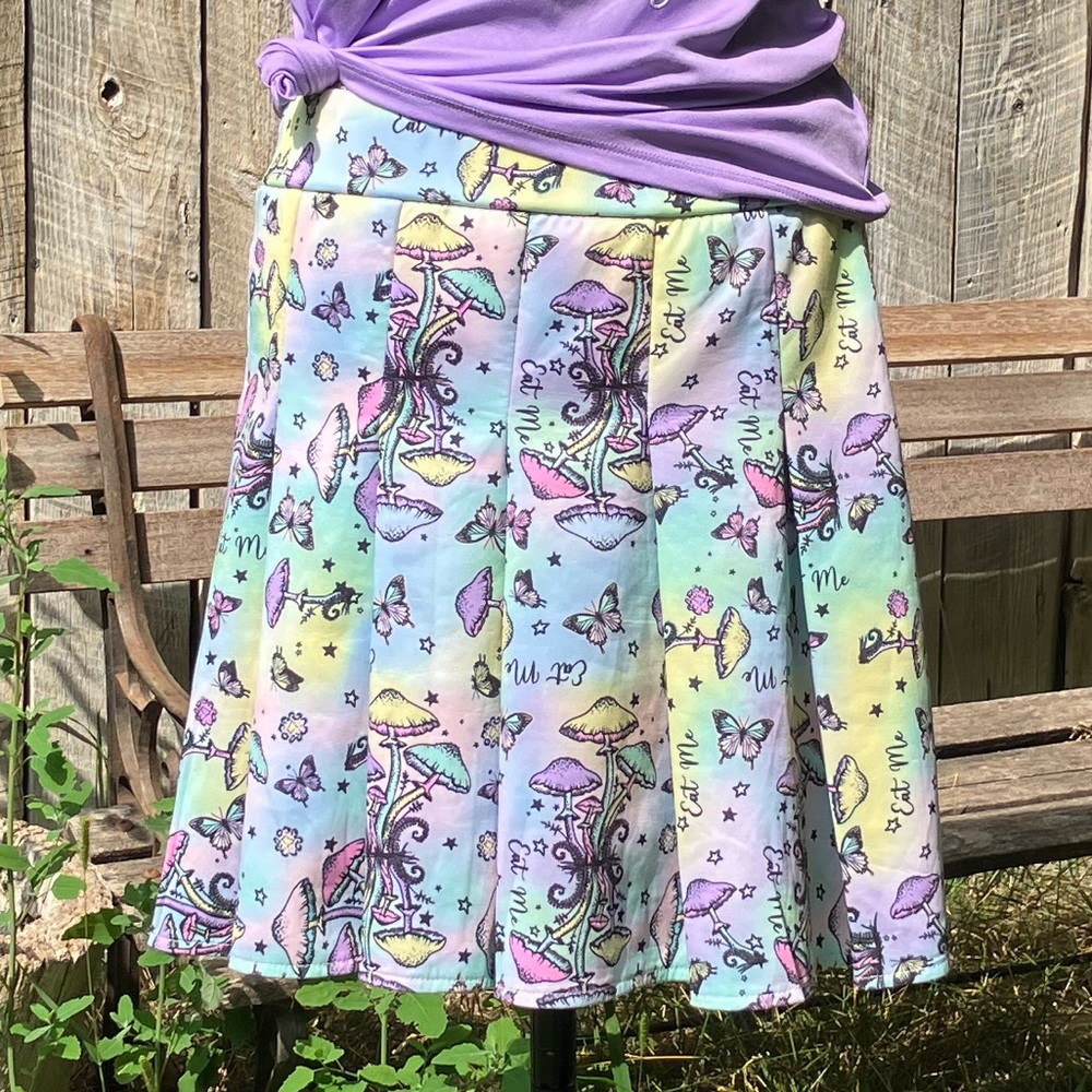 Cute skirt by Body Rage, Alice in Wonderland mushroom theme, girls XL 15-17